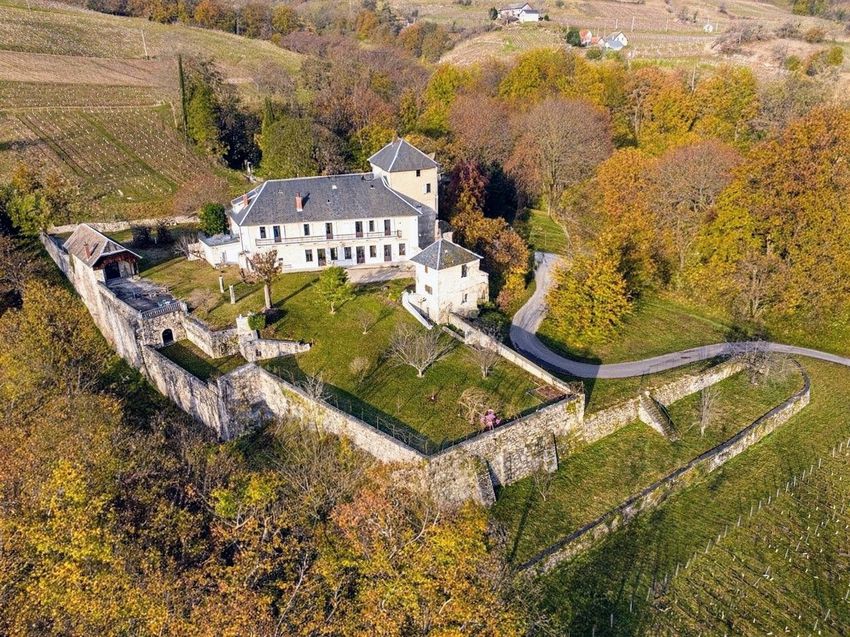 Image Façade à  château de Apremont