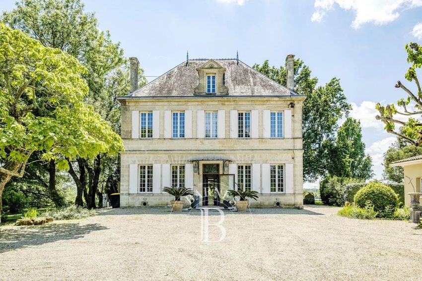 Image Façade à  maison de maître de Saint-Loubès