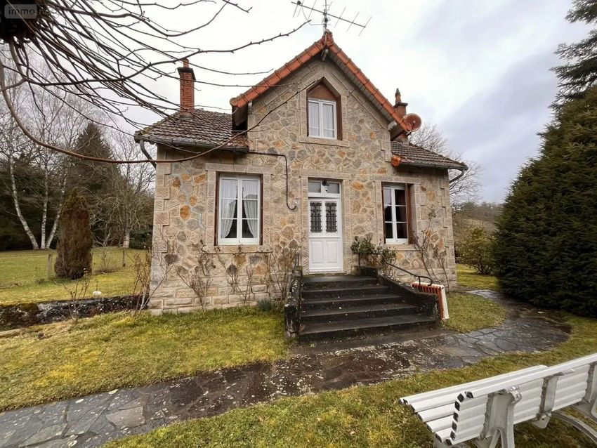 Image Façade à  maison individuelle de Ydes