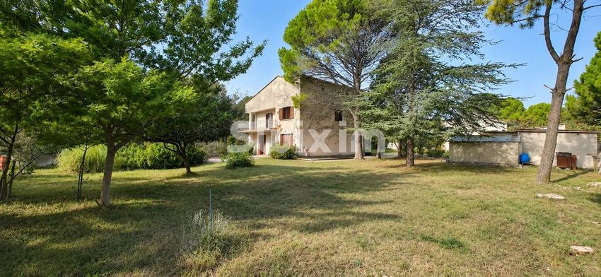 Image Façade à  villa de Saint-Restitut