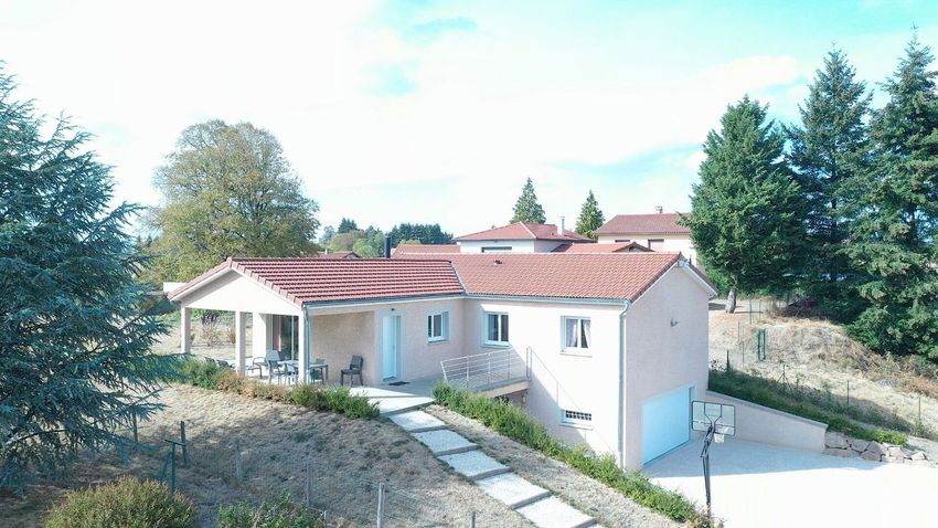 Image Façade à  villa de Violay