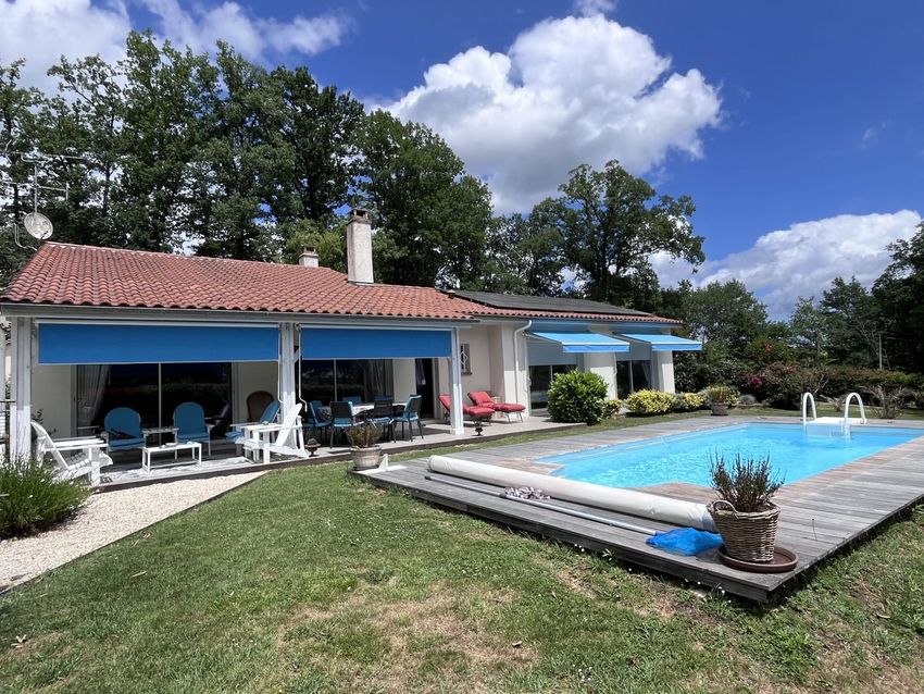 Image Piscine à  maison individuelle de Lembras
