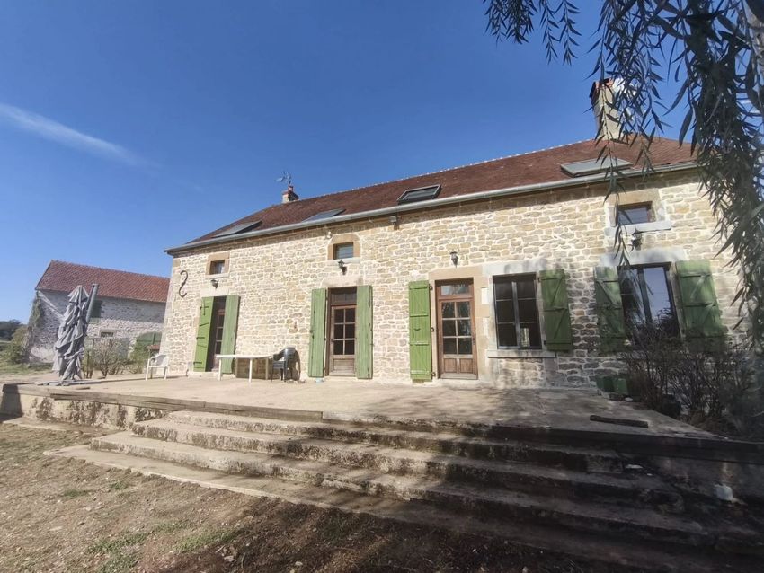 Image Façade à  maison de maître de Cervon
