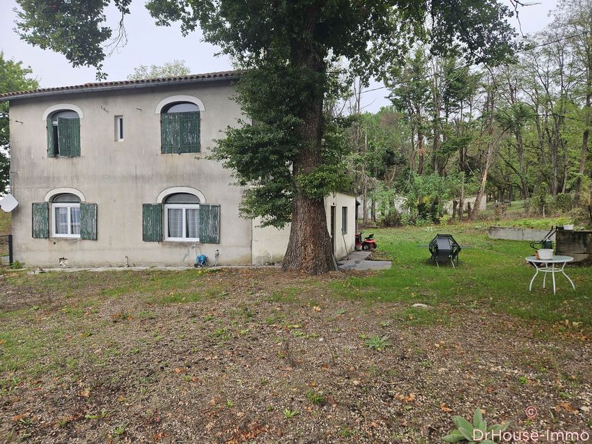 Image Façade à  villa de La Roche-Chalais