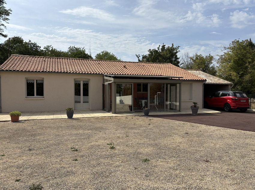 Image Façade à  maison individuelle de Vallans