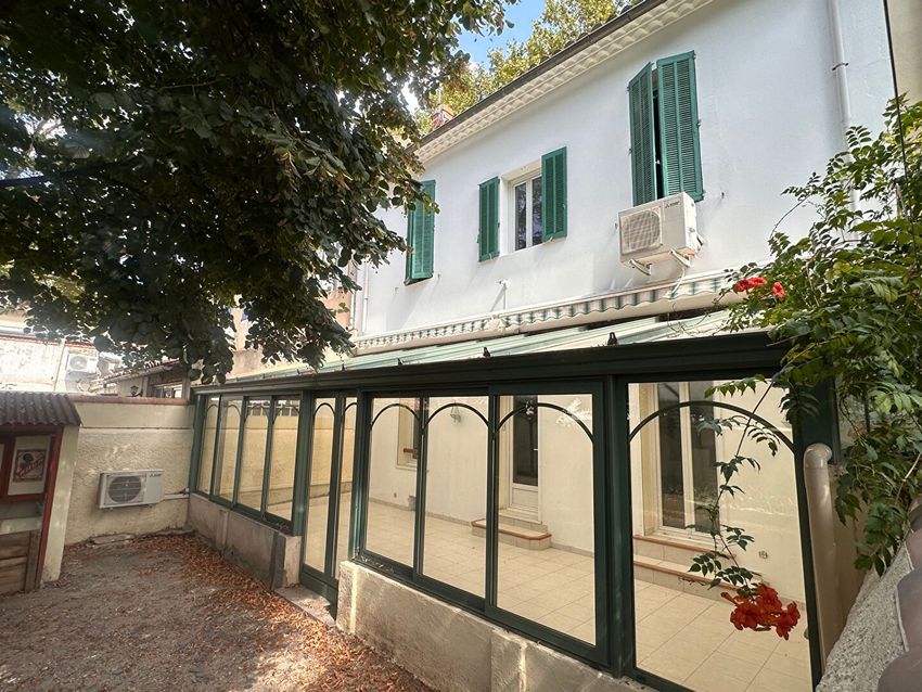 Image Façade à  maison mitoyenne de Salon-de-Provence