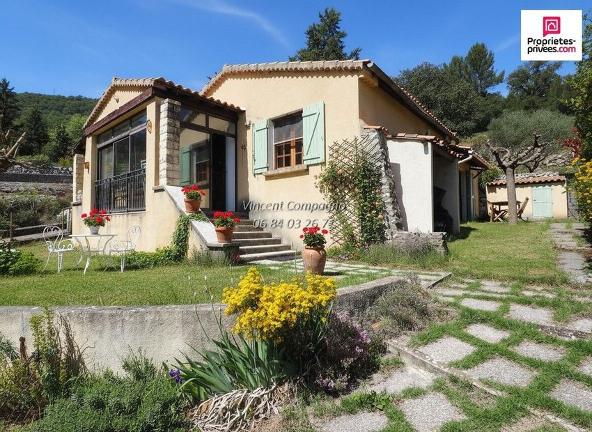 Image Façade à  maison individuelle de Esparron-de-Verdon