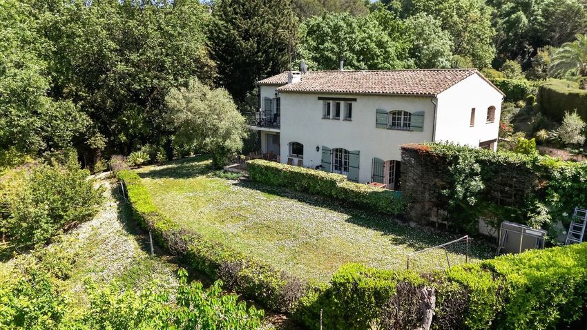 Image Façade à  maison de maître de Mougins