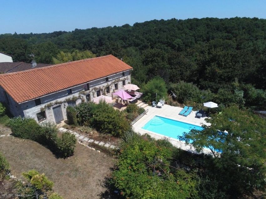 Image Piscine à  maison individuelle de Civray