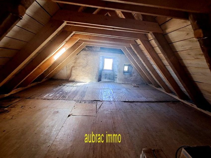 Image de  maison en pierre à 48310