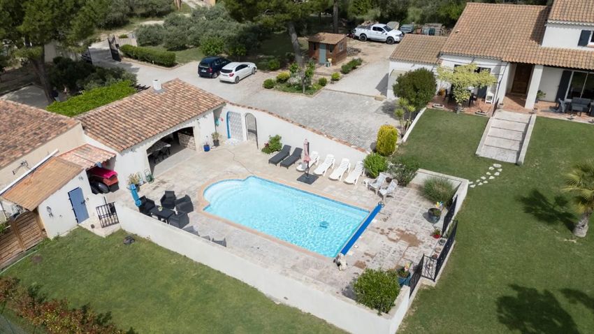 Image Piscine à  maison individuelle de La Fare-les-Oliviers