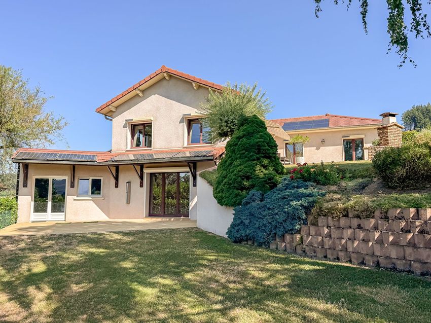 Image Façade à  villa de Cours