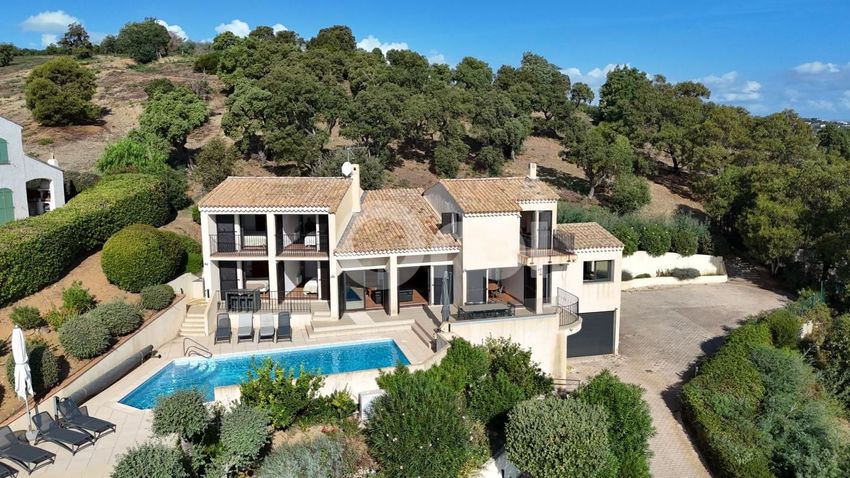Image Piscine à  maison individuelle de Roquebrune-sur-Argens