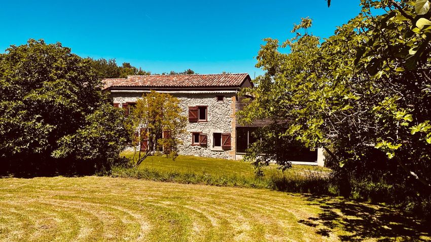 Image Façade à  maison individuelle de Escueillens-et-Saint-Just-de-Bélengard