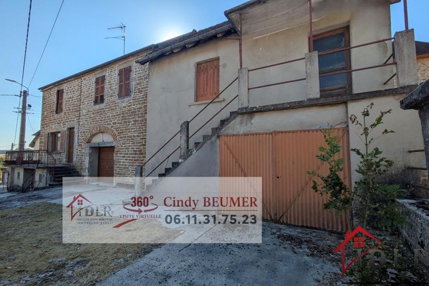 Image Façade à  maison de village de Monay