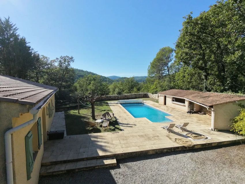 Image Piscine à  maison individuelle de Figanières