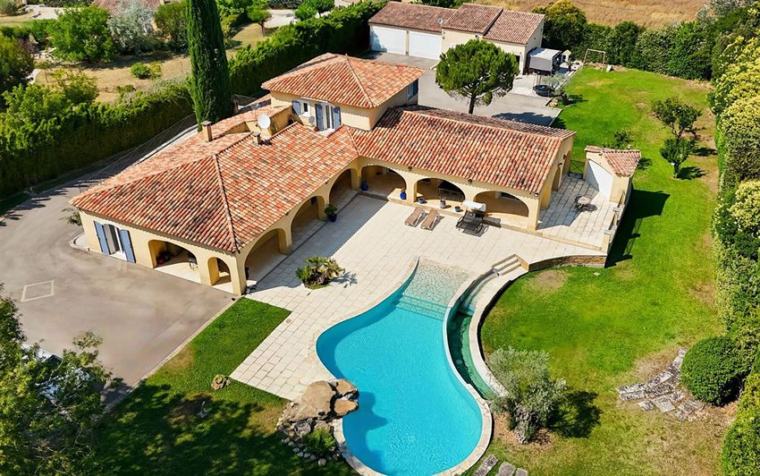 Image Piscine à  maison individuelle de Peynier