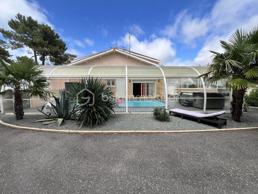 Image Façade à  maison individuelle de Soulac-sur-Mer