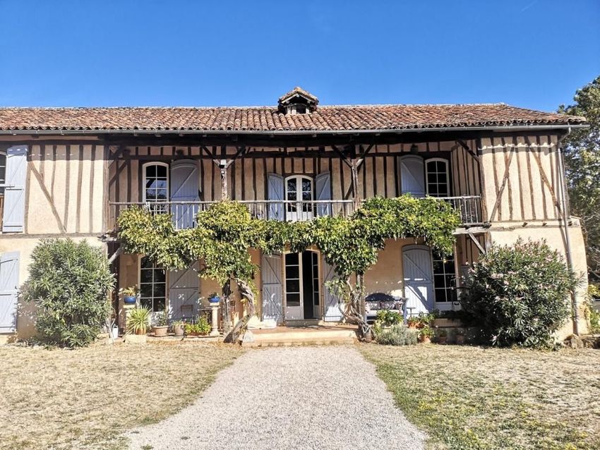Image Façade à  propriété agricole de Miélan