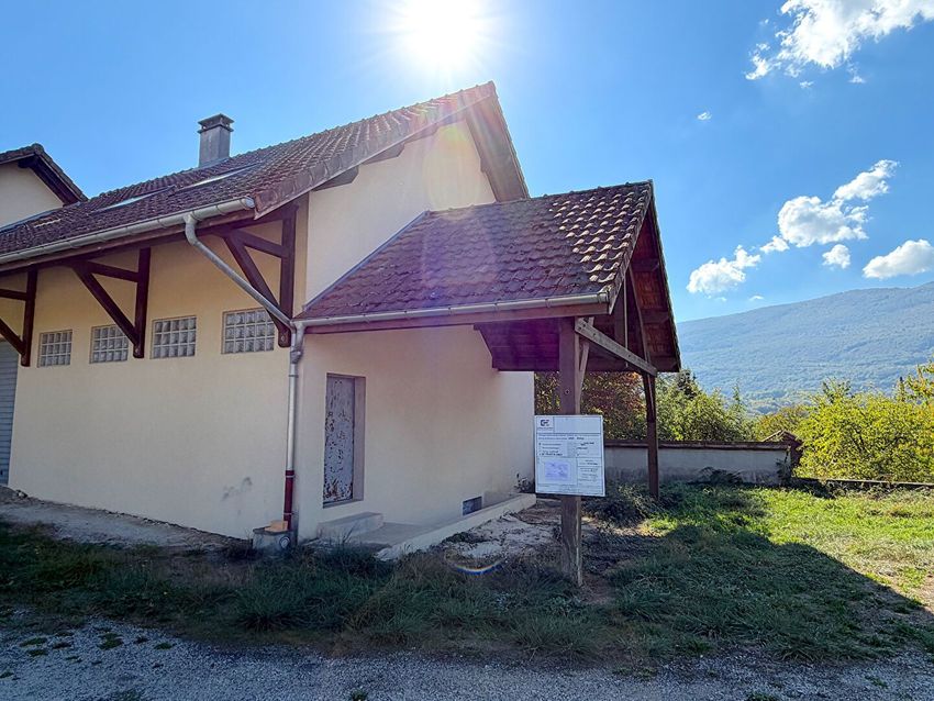 Image Façade à  maison mitoyenne de Bassy