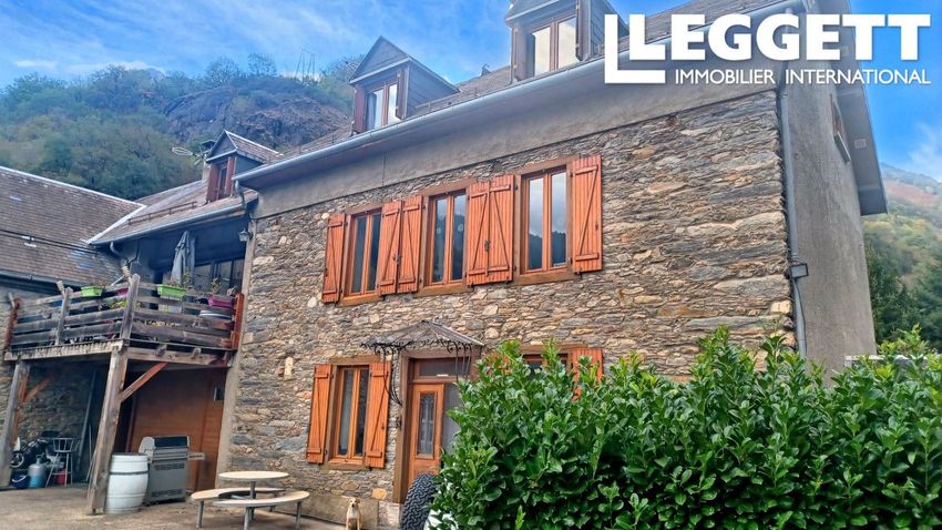Image Façade à  maison de village de Cier-de-Luchon