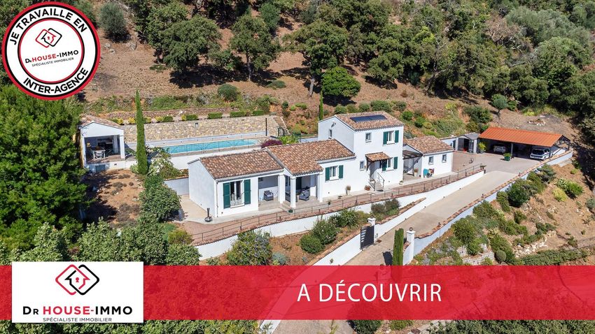Image Façade à  villa de Collobrières