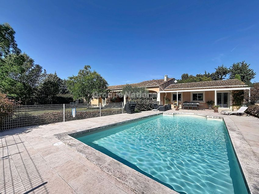 Image Piscine à  maison individuelle de Cabannes