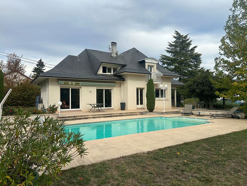 Image Piscine à  villa de Saint-Clair-de-la-Tour