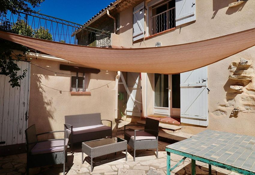 Image Terrasse à  maison de village de Ginasservis