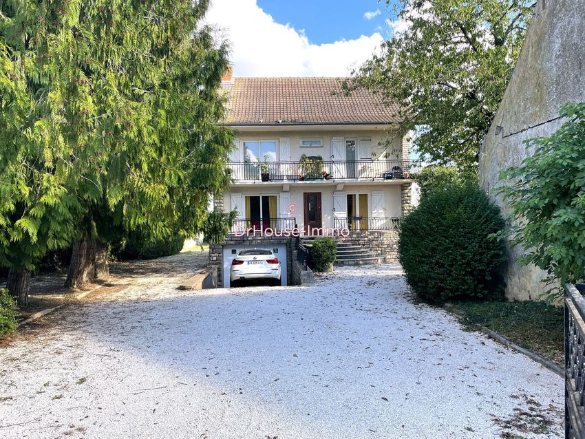 Image Façade à  villa de Fénay