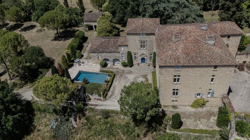 Image Façade à  château de Cazeneuve