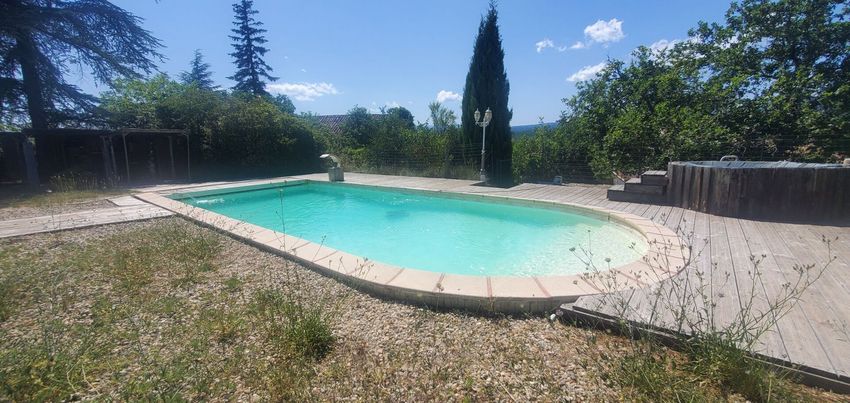 Image Piscine à  maison individuelle de Lablachère