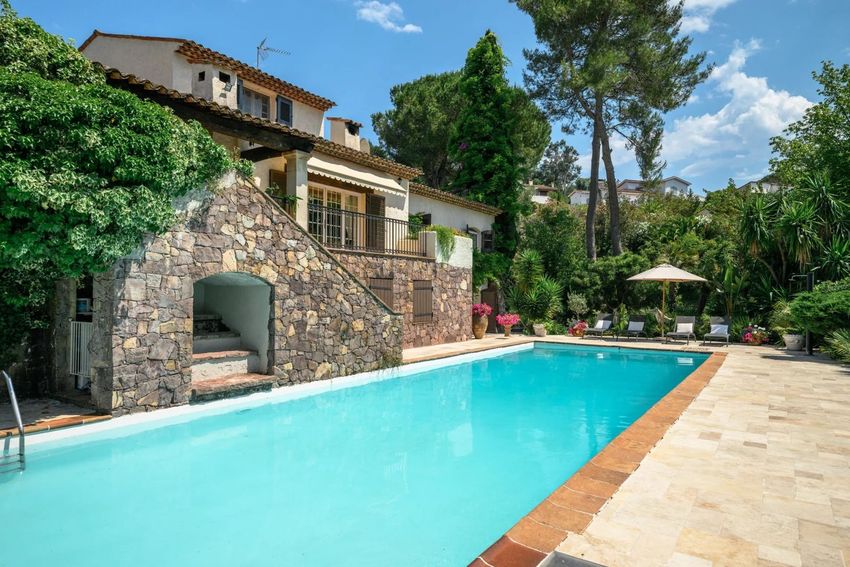 Image Piscine à  villa de 1646 Avenue Auguste Renoir