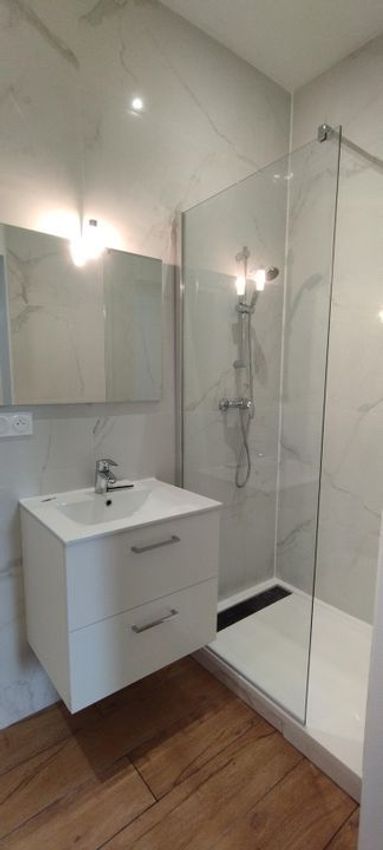 Image Salle de bains à appartement de Val-Couesnon