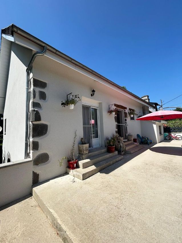 Image Façade à  maison individuelle de Freix-Anglards