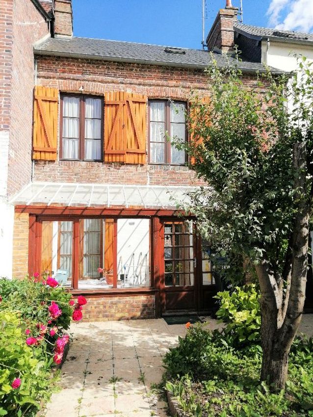 Image Façade à  maison mitoyenne de Mesnils-sur-Iton