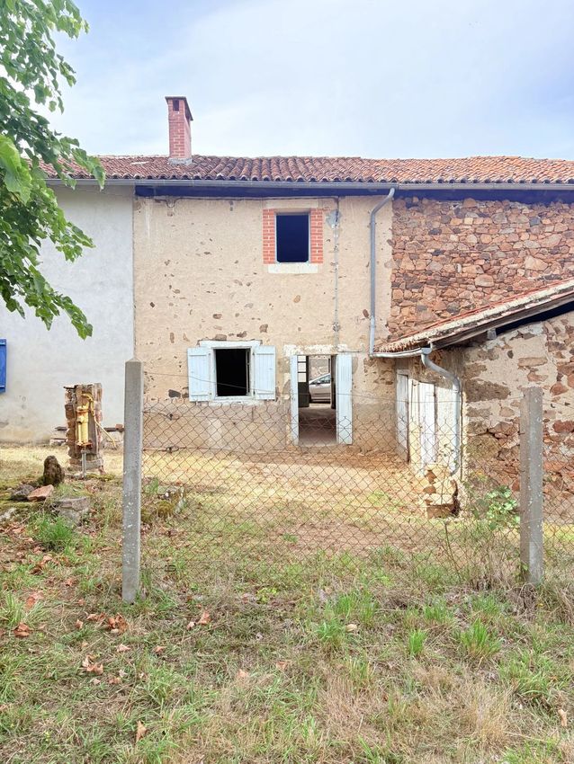 Image Façade à  maison de village de Étagnac