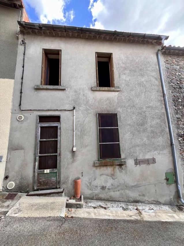 Image Façade à  maison de village de Mazerolles-du-Razès