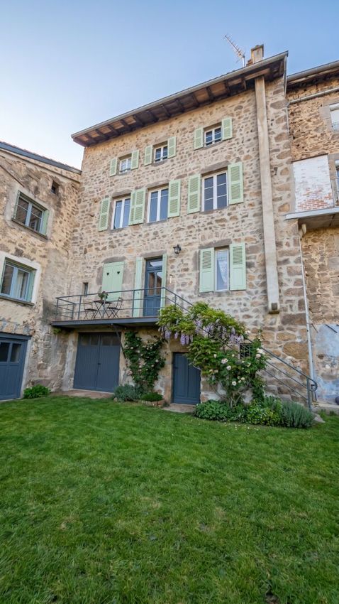 Image Vue à  maison mitoyenne de Saint-Jean-Soleymieux