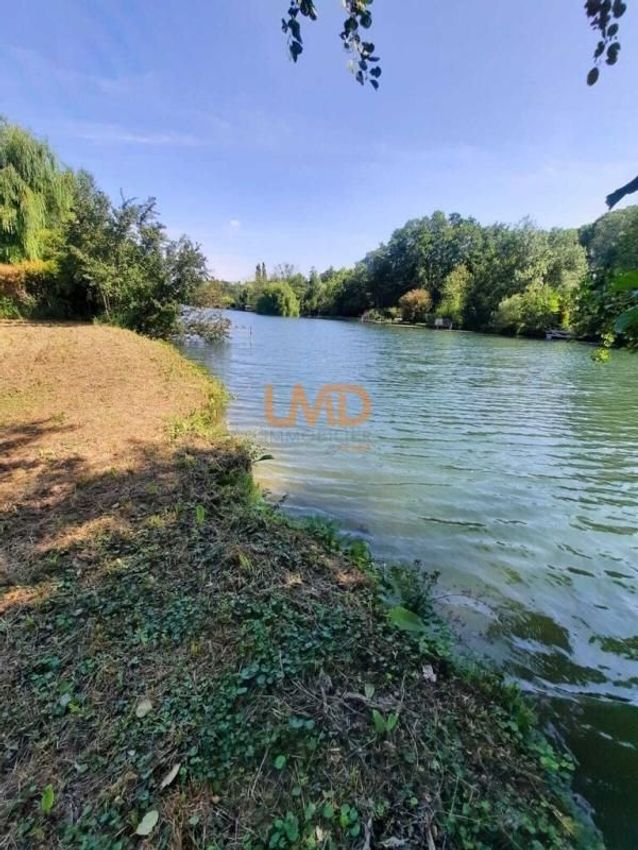 Image Vue à terrain de Saint-Hilaire-la-Gravelle