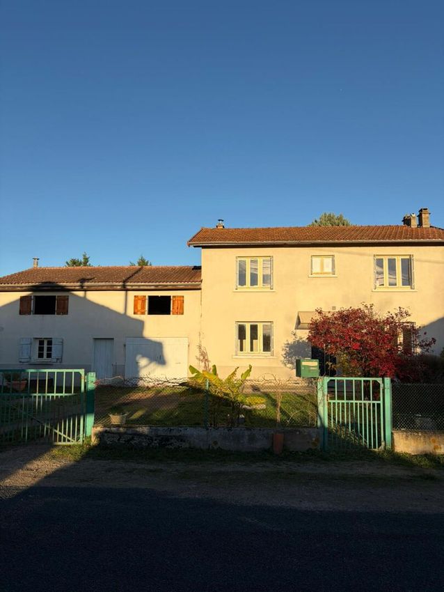 Image Façade à  maison individuelle de Saint-Clément-de-Régnat