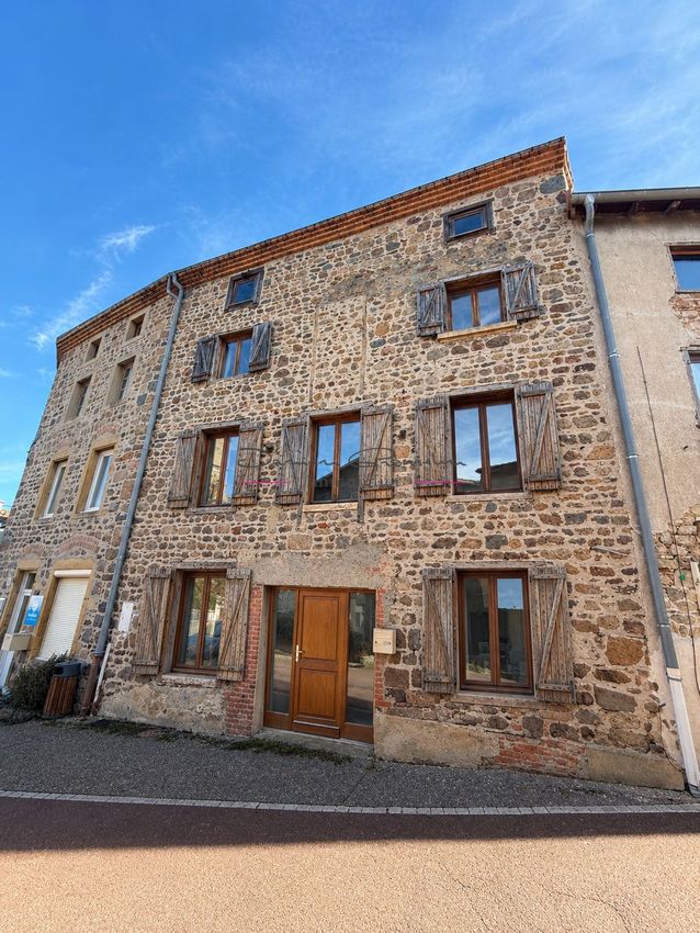 Image Façade à  maison individuelle de Saint-Just-la-Pendue