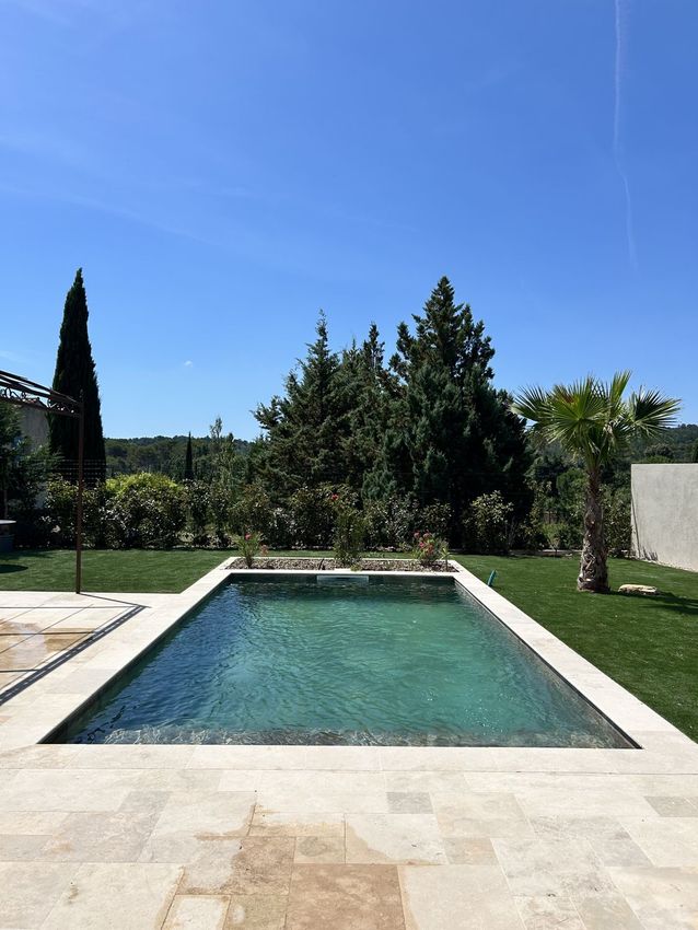Image Piscine à  maison individuelle de Le Val