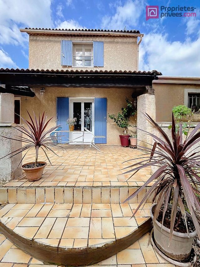 Image Façade à  villa de Saint-Maximin-la-Sainte-Baume