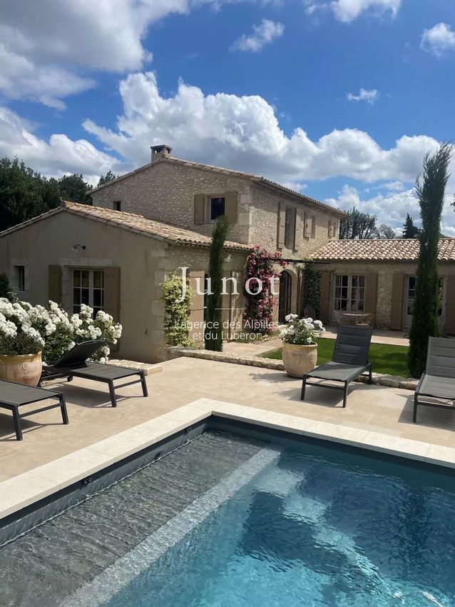 Image Piscine à  maison traditionnelle de Eygalières
