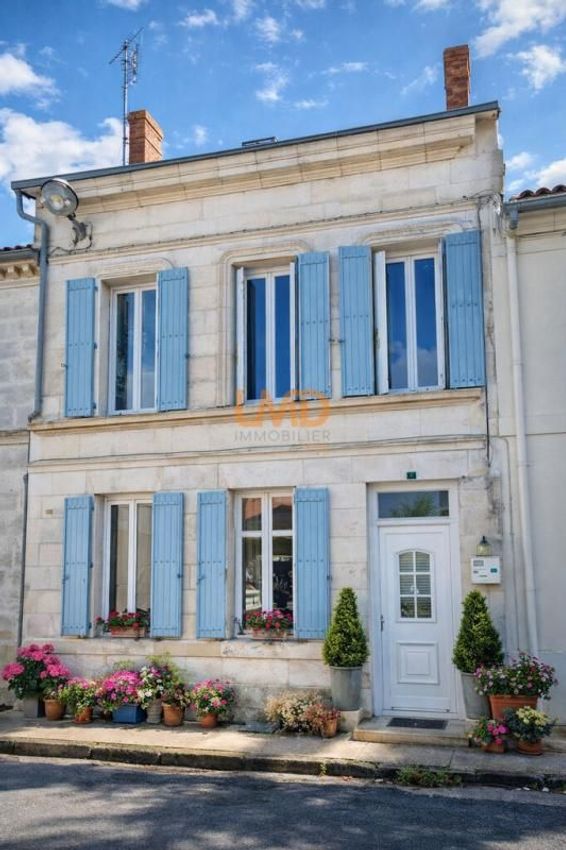 Image Vue à  maison de village de Mortagne-sur-Gironde