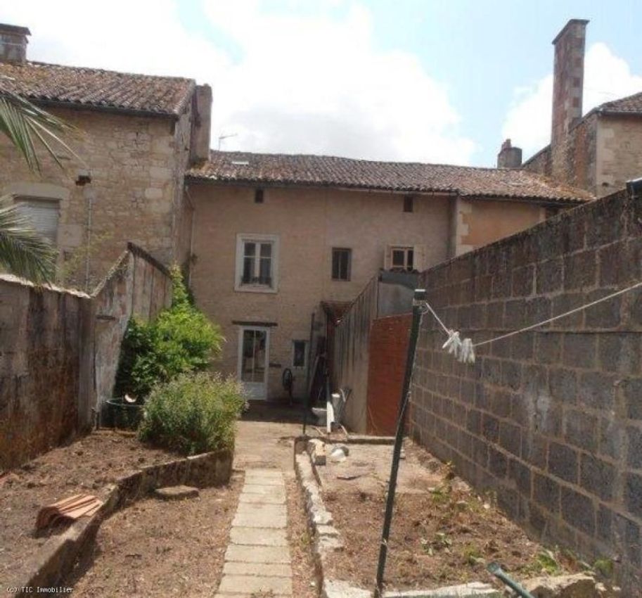 Image Façade à  maison individuelle de Sauzé-Vaussais