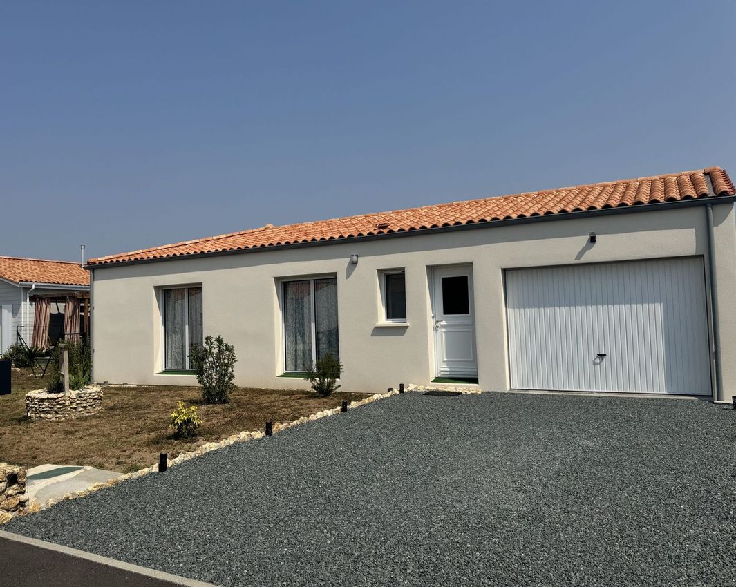 Image Façade à  maison individuelle de Corme-Écluse