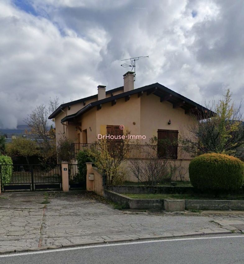 Image Façade à  villa de Osséja
