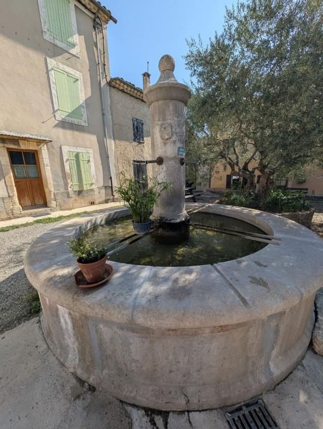 Image Piscine à  maison mitoyenne de Pierrerue